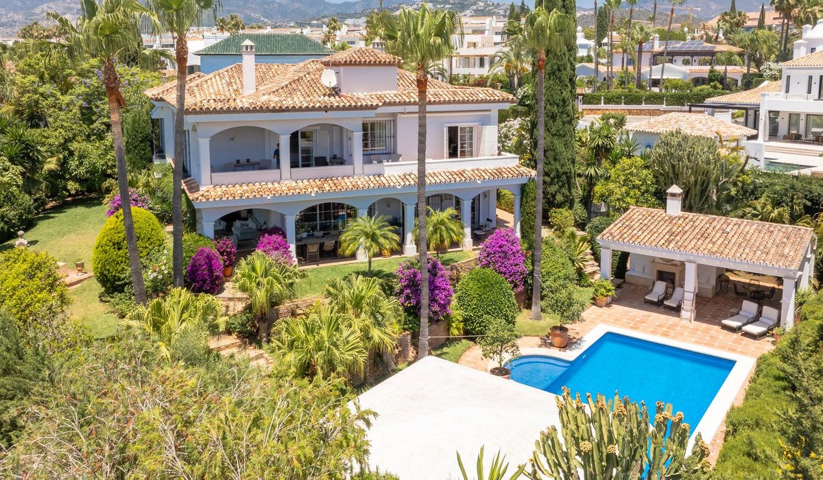 5 Bed Detached Villa in Bahía de Marbella