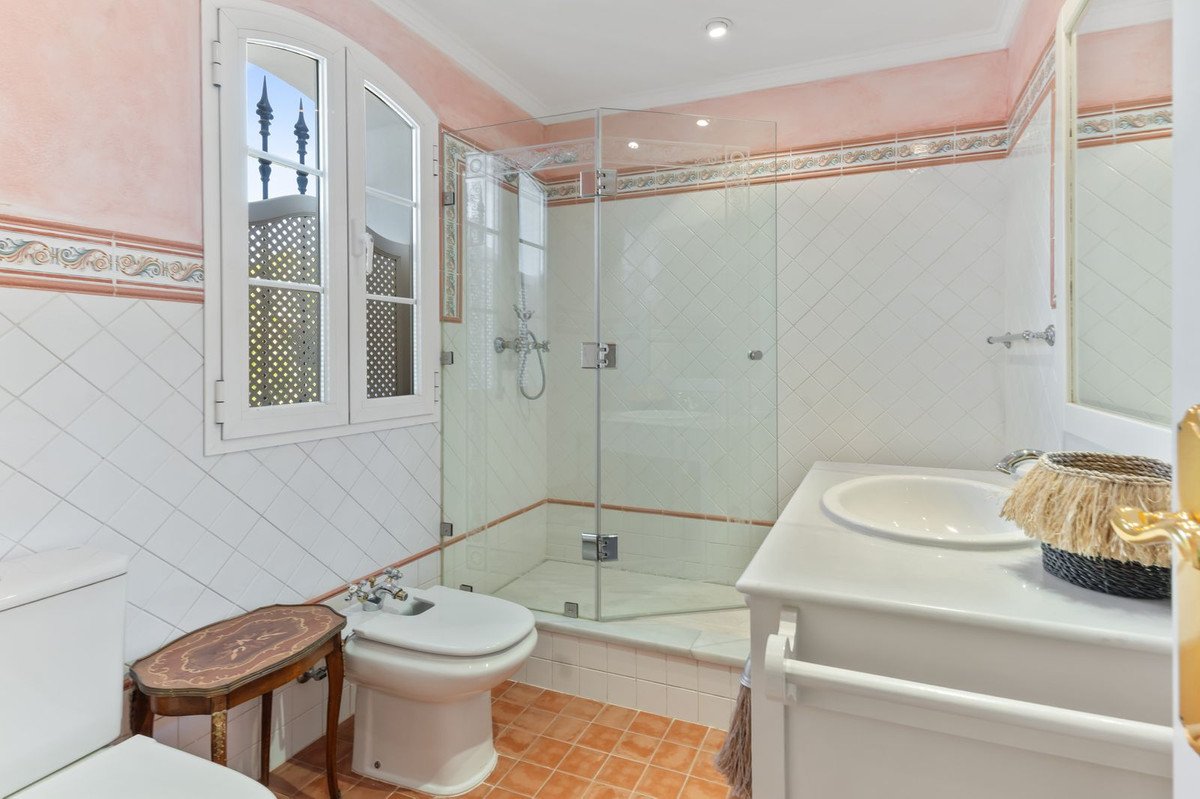 5 Bed Detached Villa in Bahía de Marbella