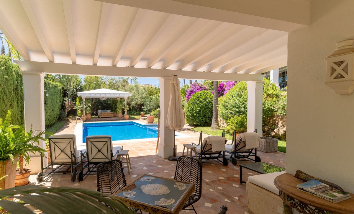 5 Bed Detached Villa in Bahía de Marbella