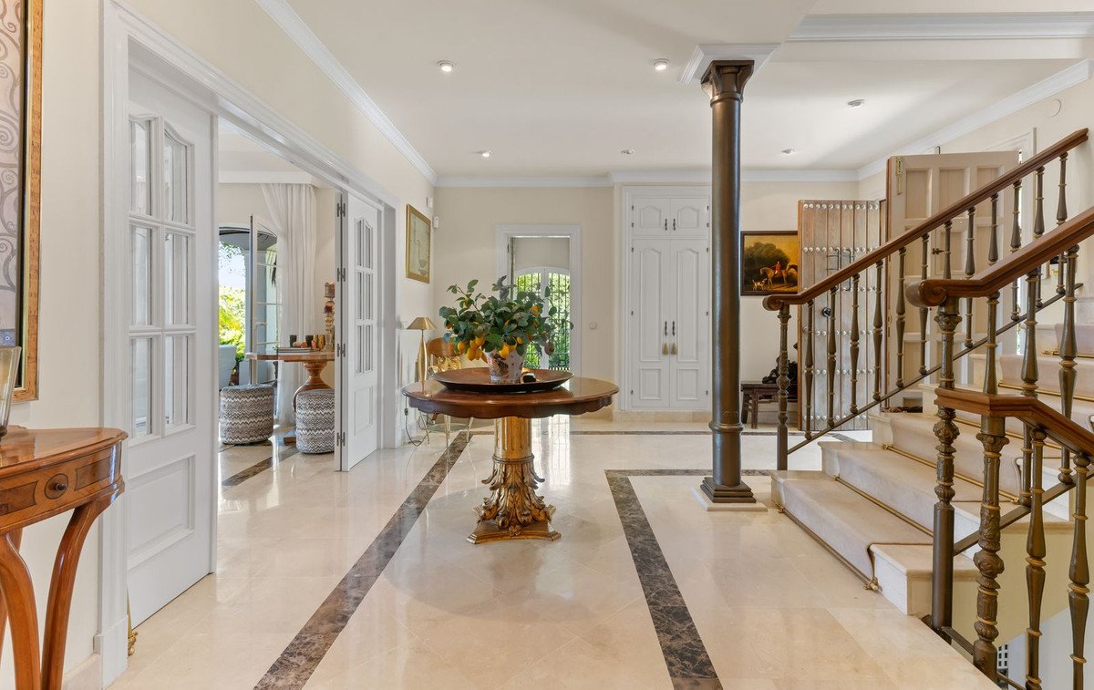 5 Bed Detached Villa in Bahía de Marbella