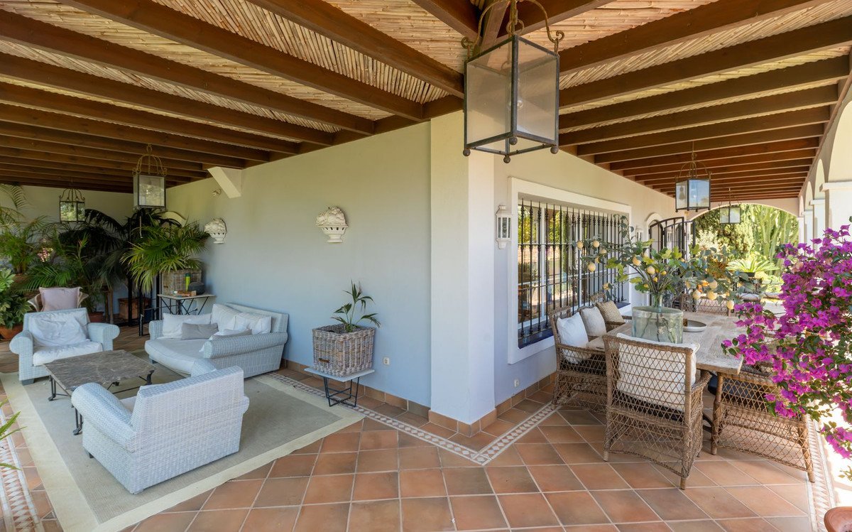 5 Bed Detached Villa in Bahía de Marbella