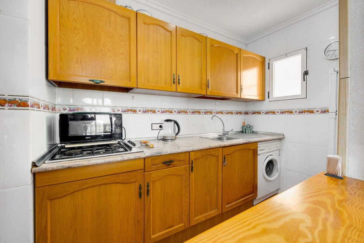 2 Bed Middle Floor Apartment in Torrevieja