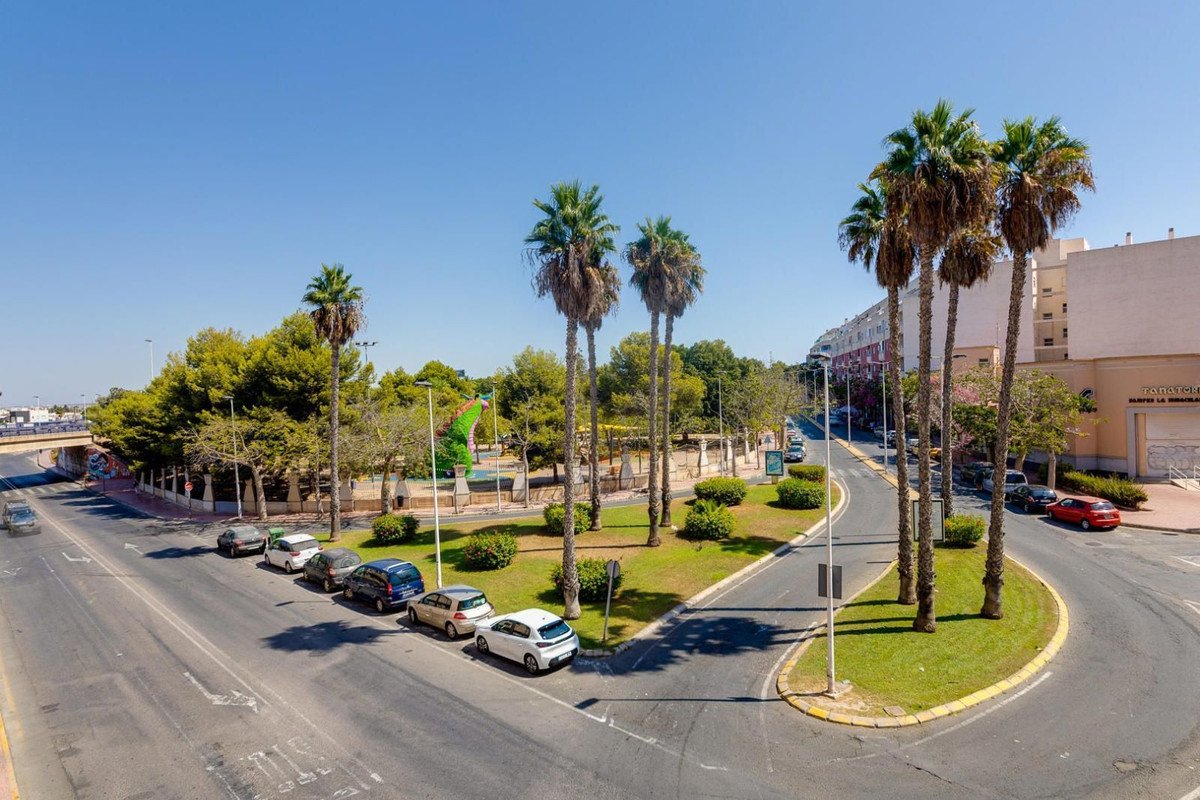 2 Bed Middle Floor Apartment in Torrevieja
