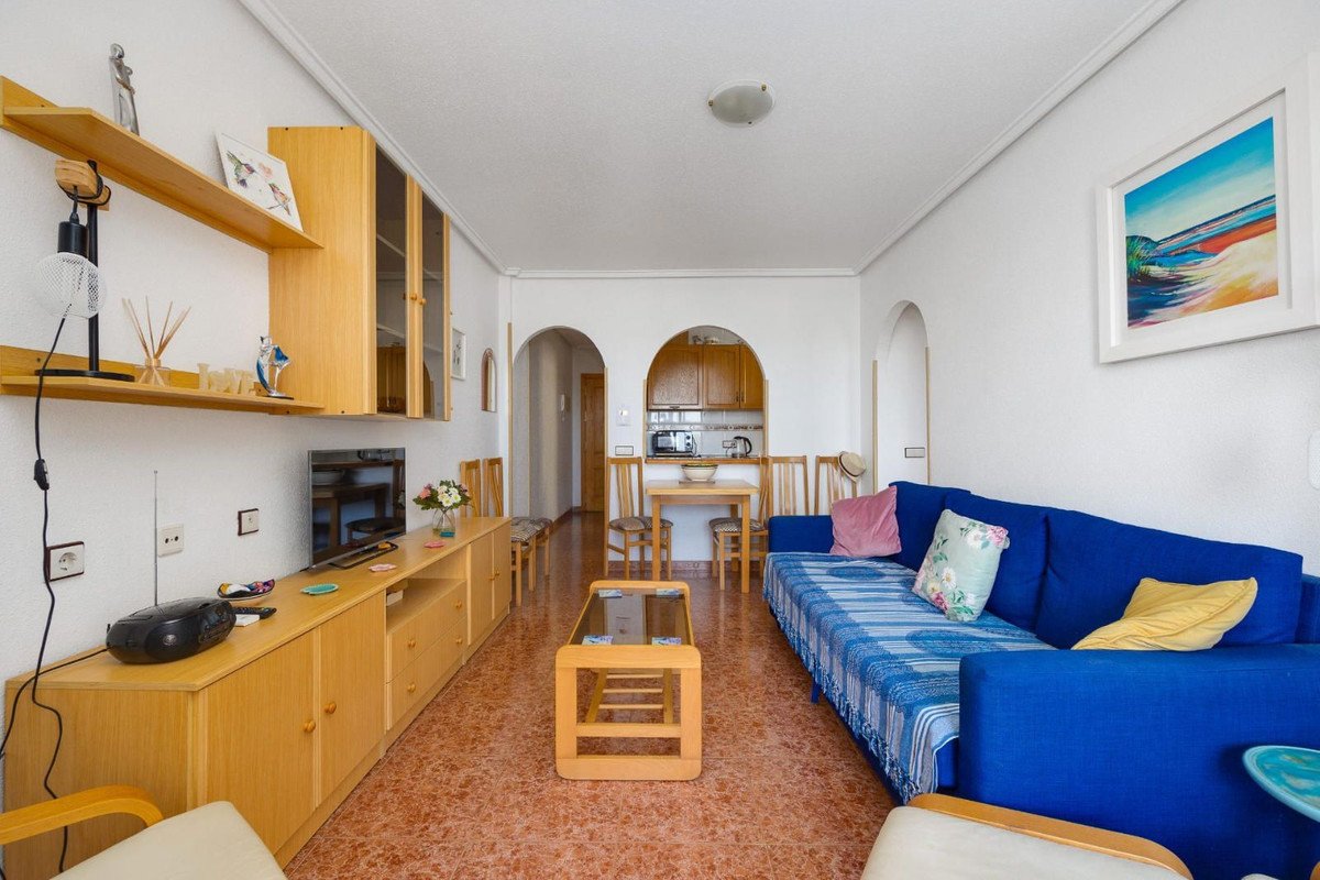2 Bed Middle Floor Apartment in Torrevieja
