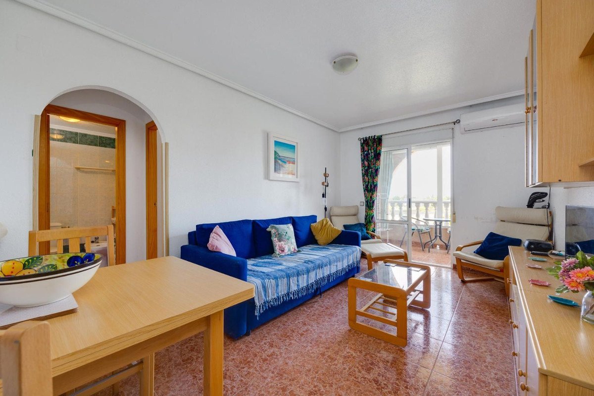2 Bed Middle Floor Apartment in Torrevieja