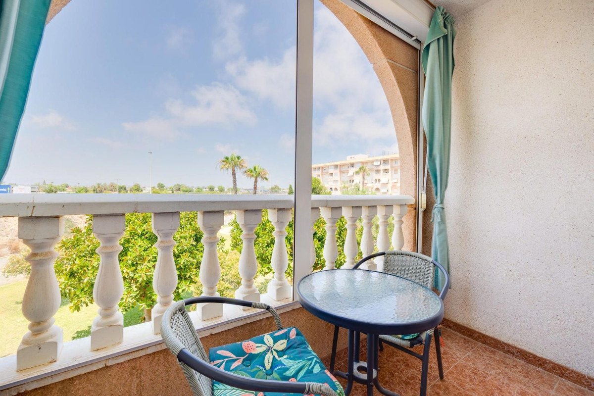 2 Bed Middle Floor Apartment in Torrevieja
