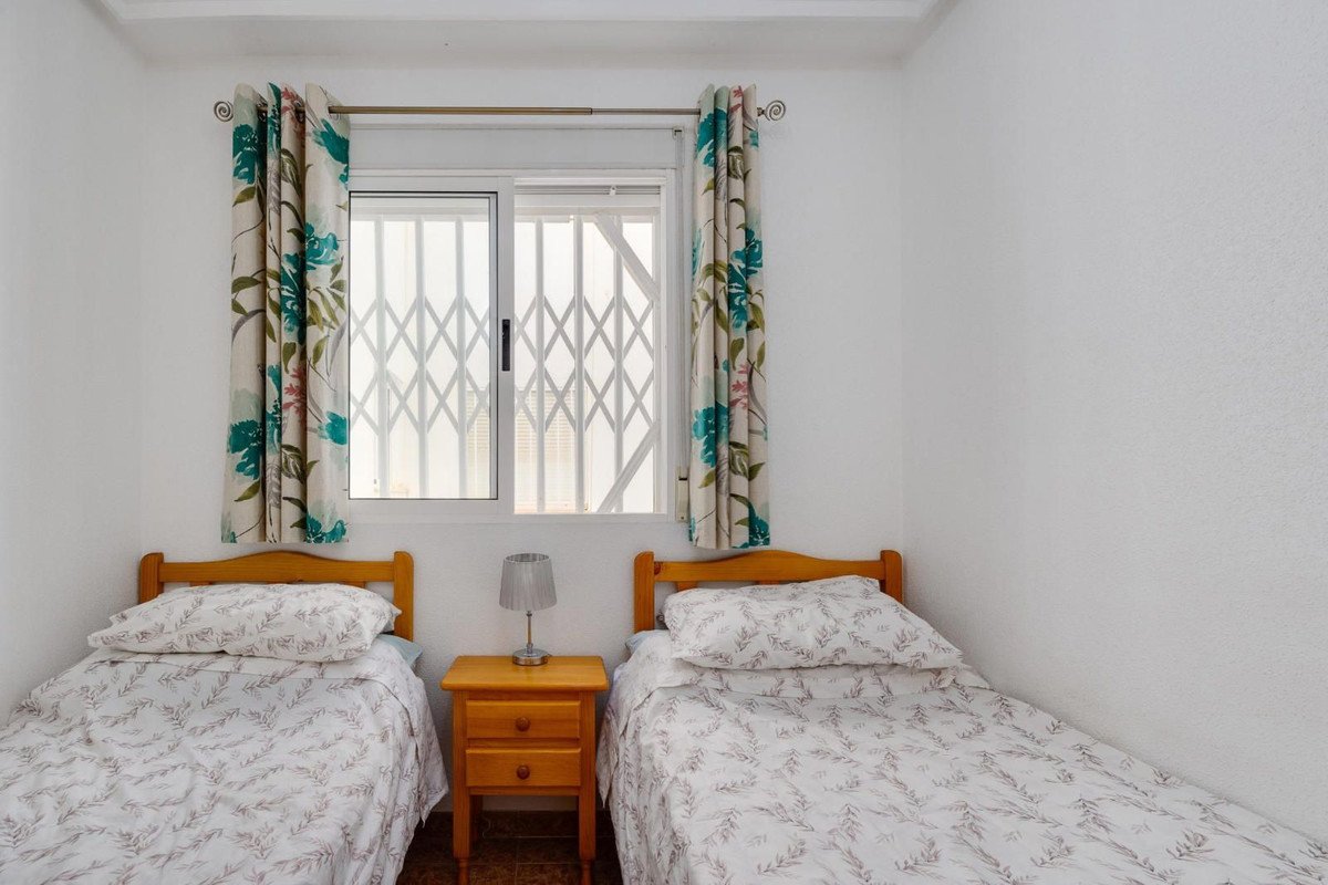 2 Bed Middle Floor Apartment in Torrevieja