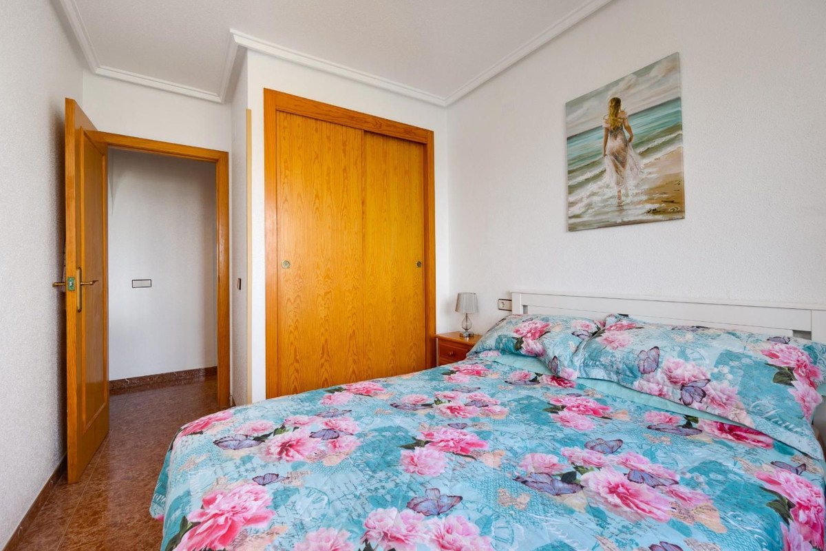 2 Bed Middle Floor Apartment in Torrevieja