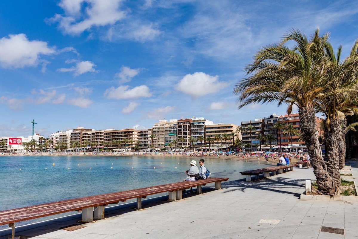 2 Bed Middle Floor Apartment in Torrevieja
