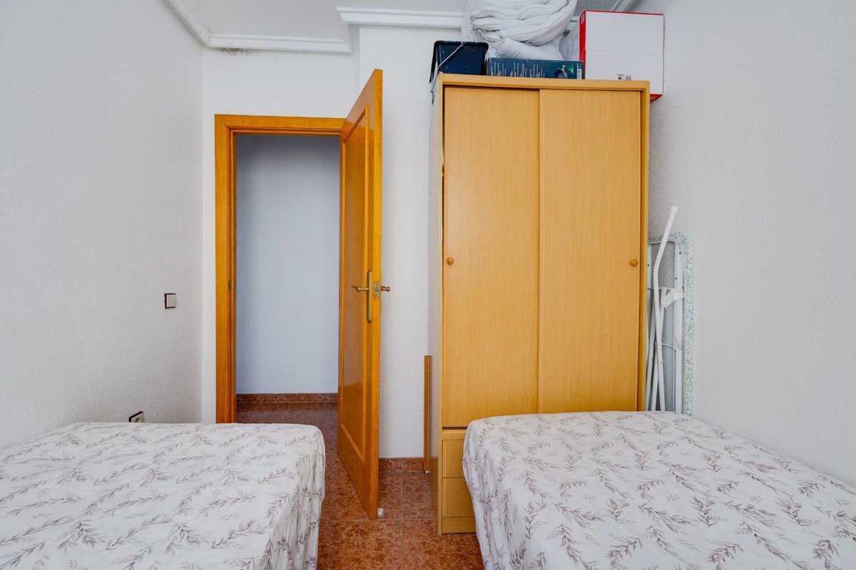 2 Bed Middle Floor Apartment in Torrevieja