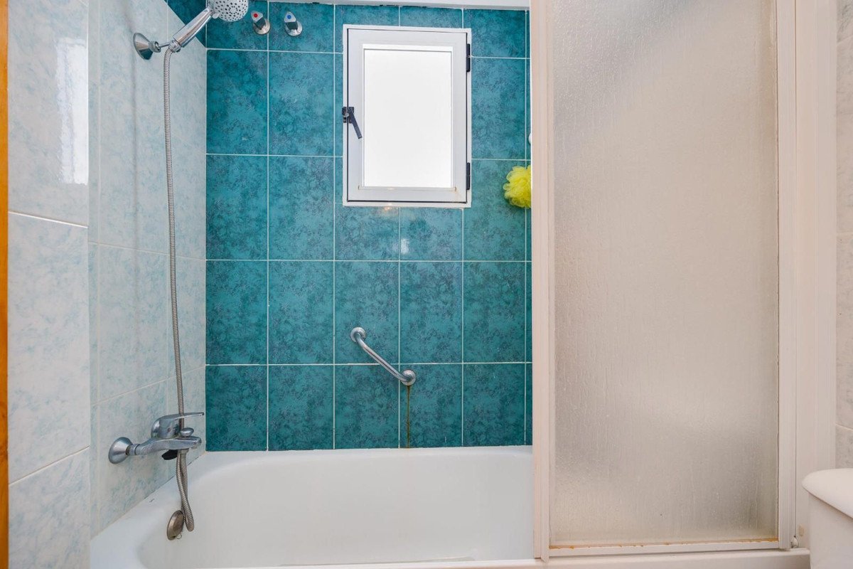 2 Bed Middle Floor Apartment in Torrevieja