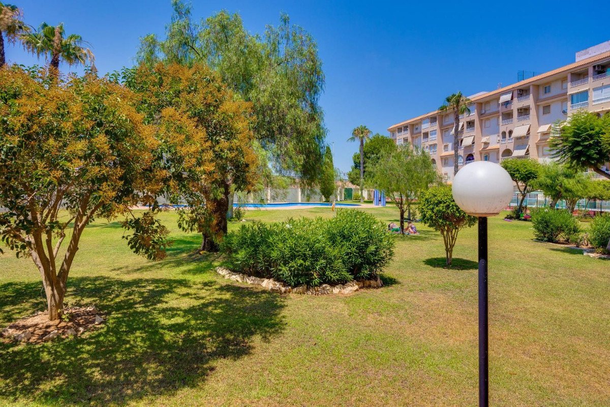 2 Bed Middle Floor Apartment in Torrevieja