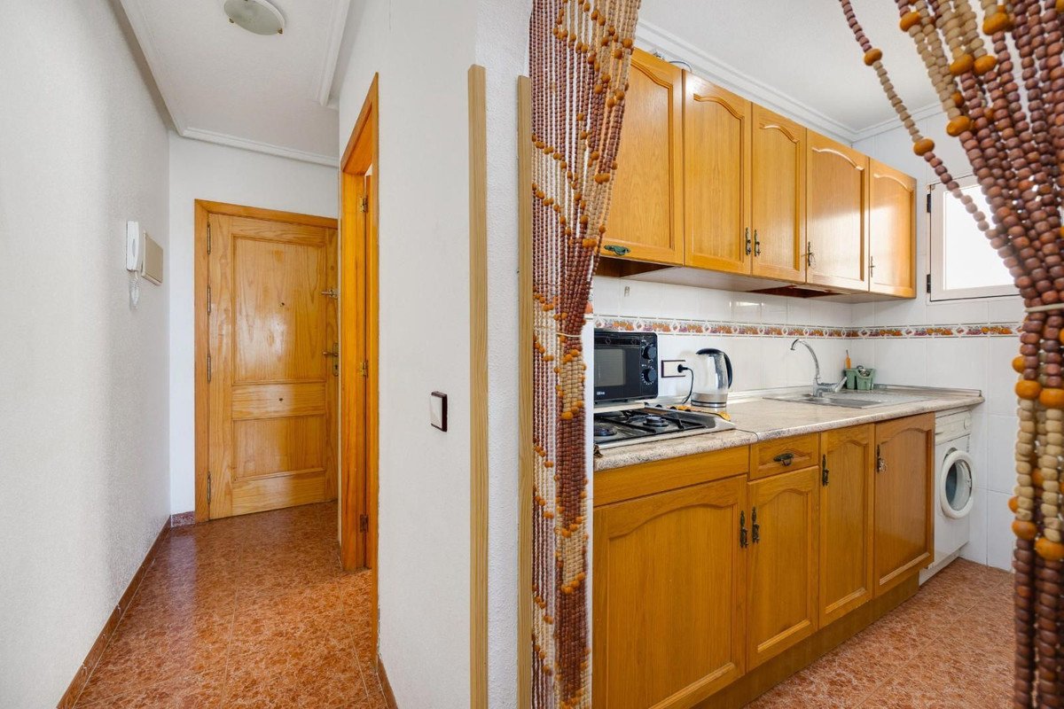 2 Bed Middle Floor Apartment in Torrevieja