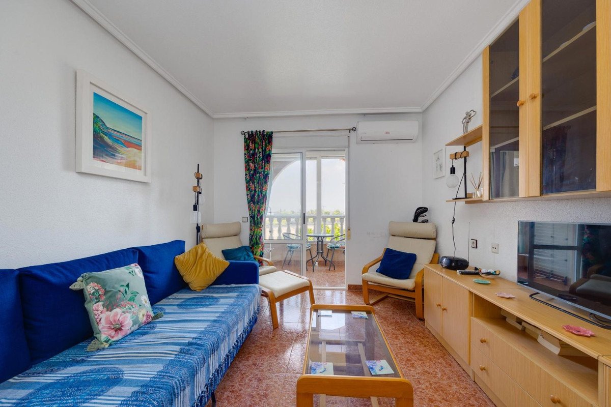 2 Bed Middle Floor Apartment in Torrevieja
