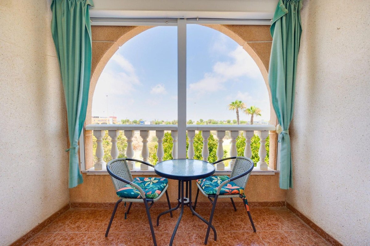 2 Bed Middle Floor Apartment in Torrevieja