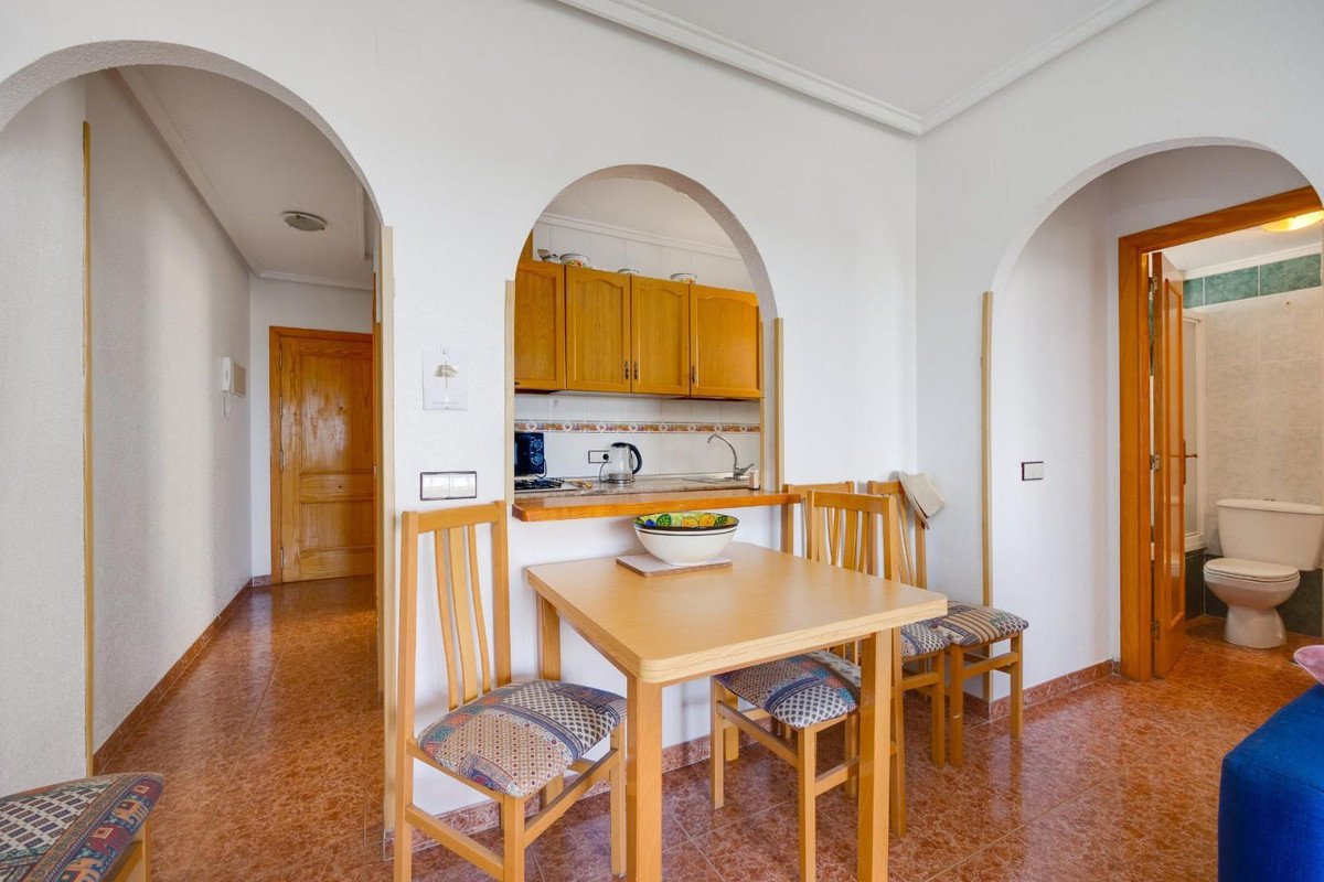 2 Bed Middle Floor Apartment in Torrevieja