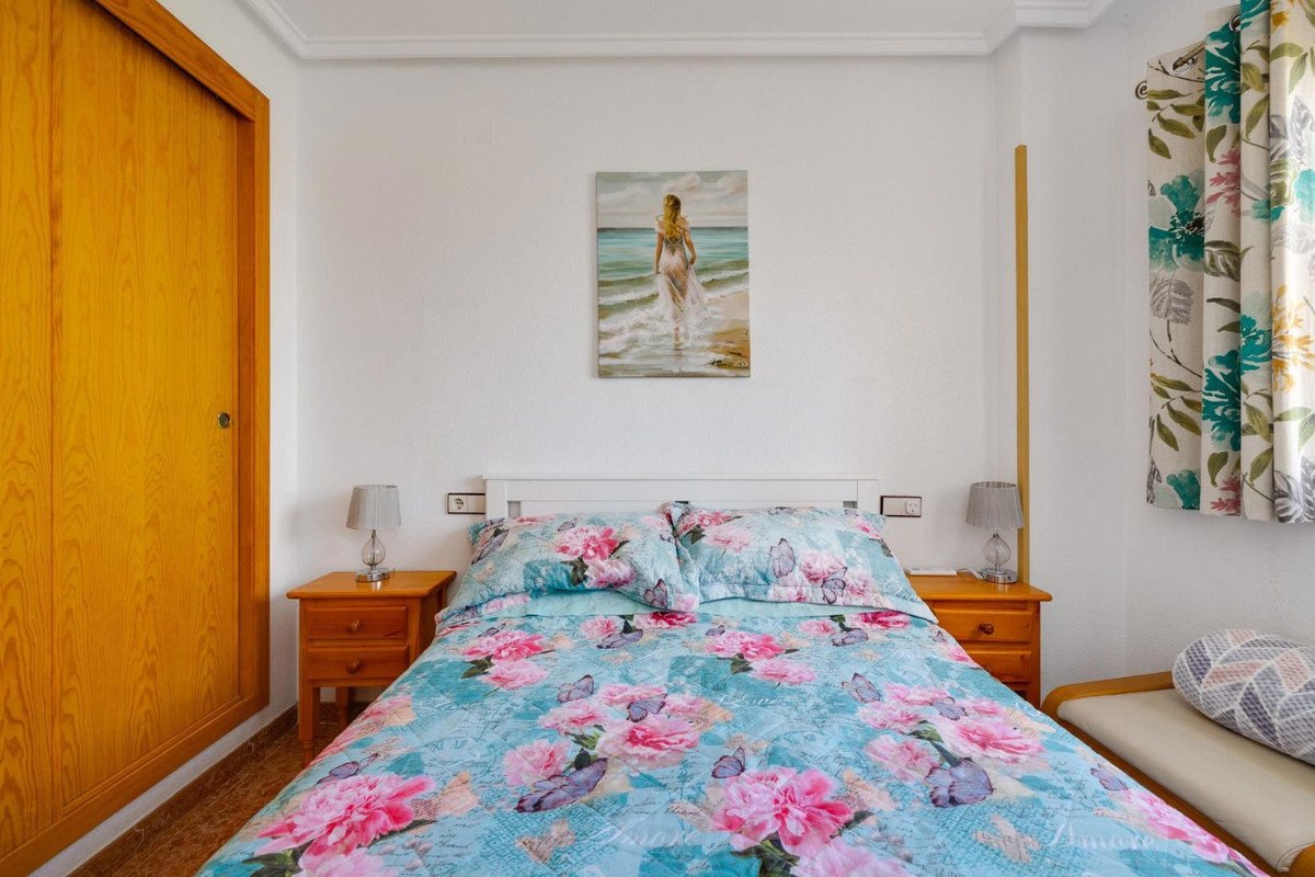 2 Bed Middle Floor Apartment in Torrevieja