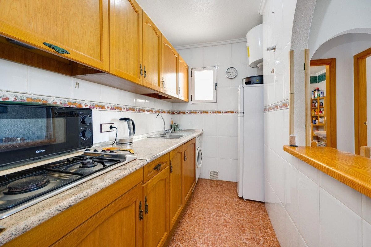 2 Bed Middle Floor Apartment in Torrevieja