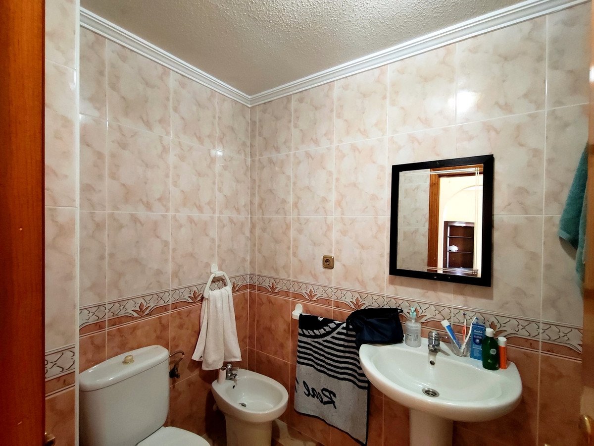 2 Bed Middle Floor Apartment in Villamartin