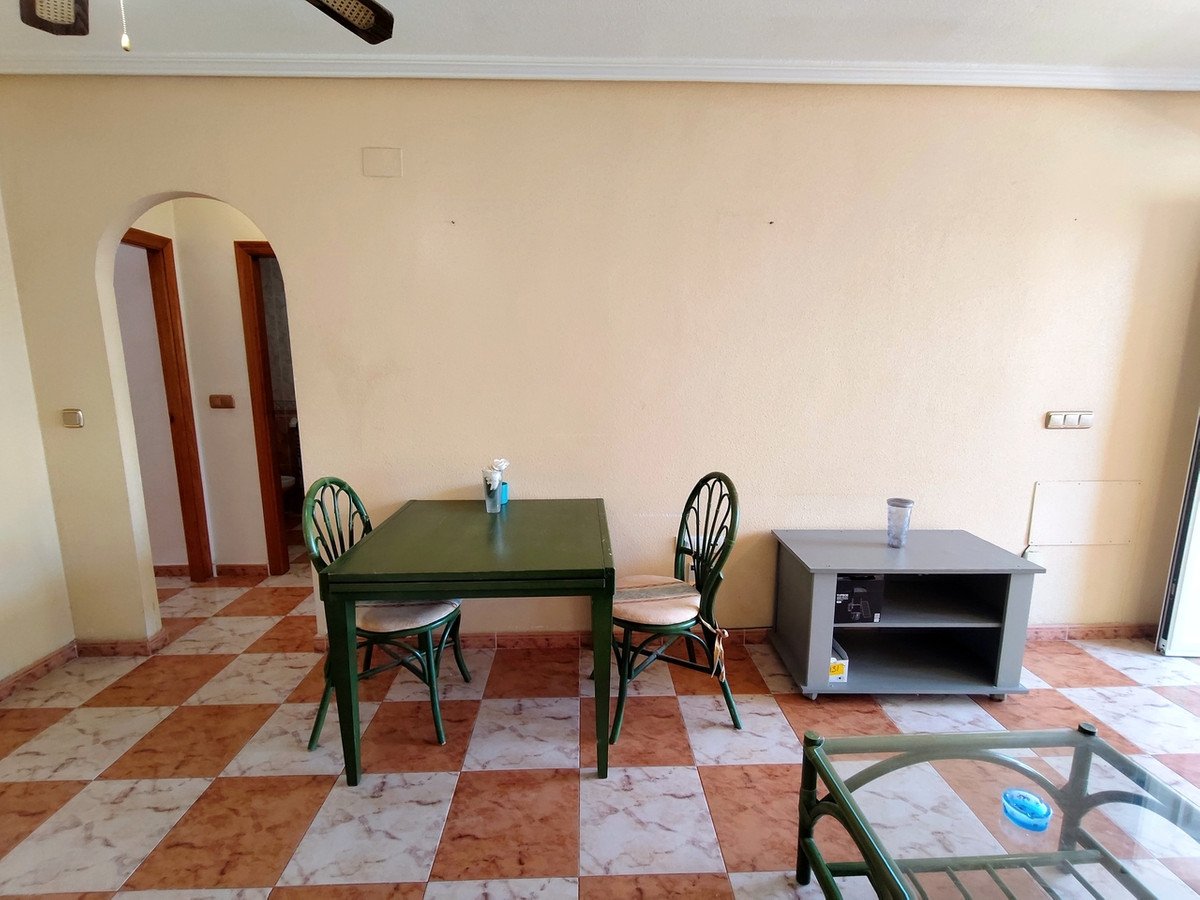 2 Bed Middle Floor Apartment in Villamartin