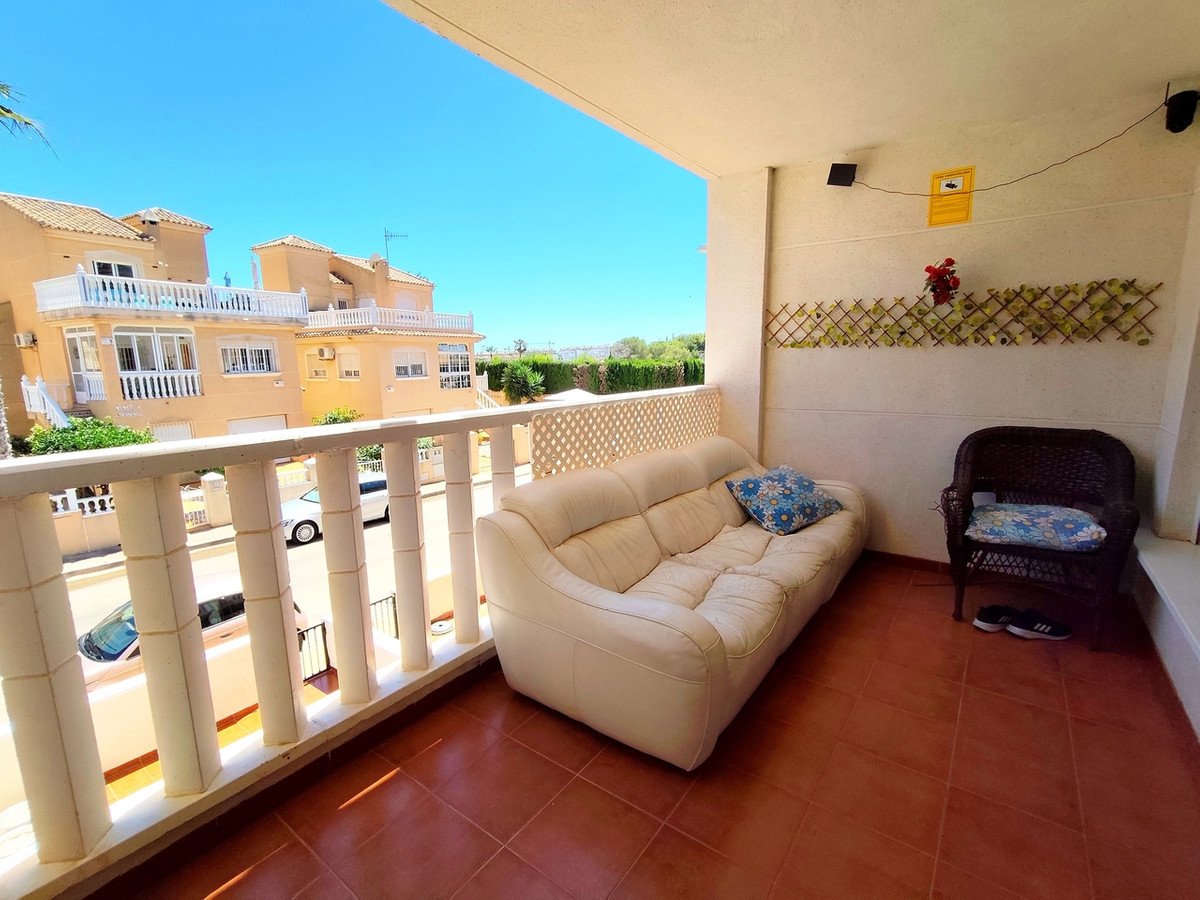 2 Bed Middle Floor Apartment in Villamartin
