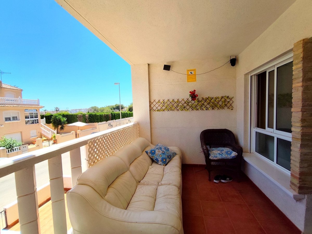 2 Bed Middle Floor Apartment in Villamartin