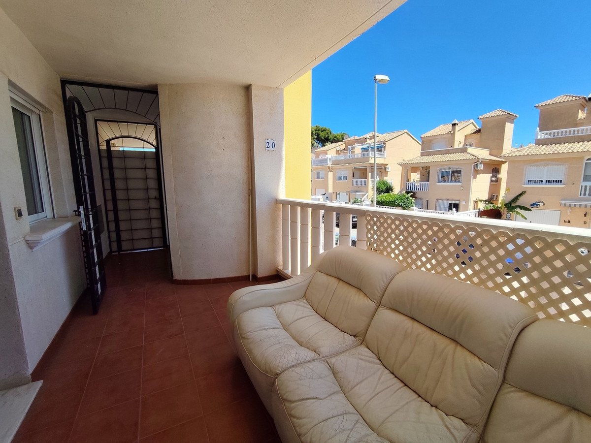 2 Bed Middle Floor Apartment in Villamartin