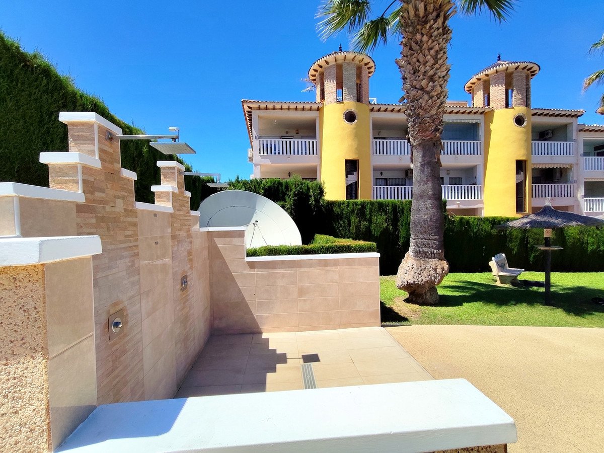 2 Bed Middle Floor Apartment in Villamartin