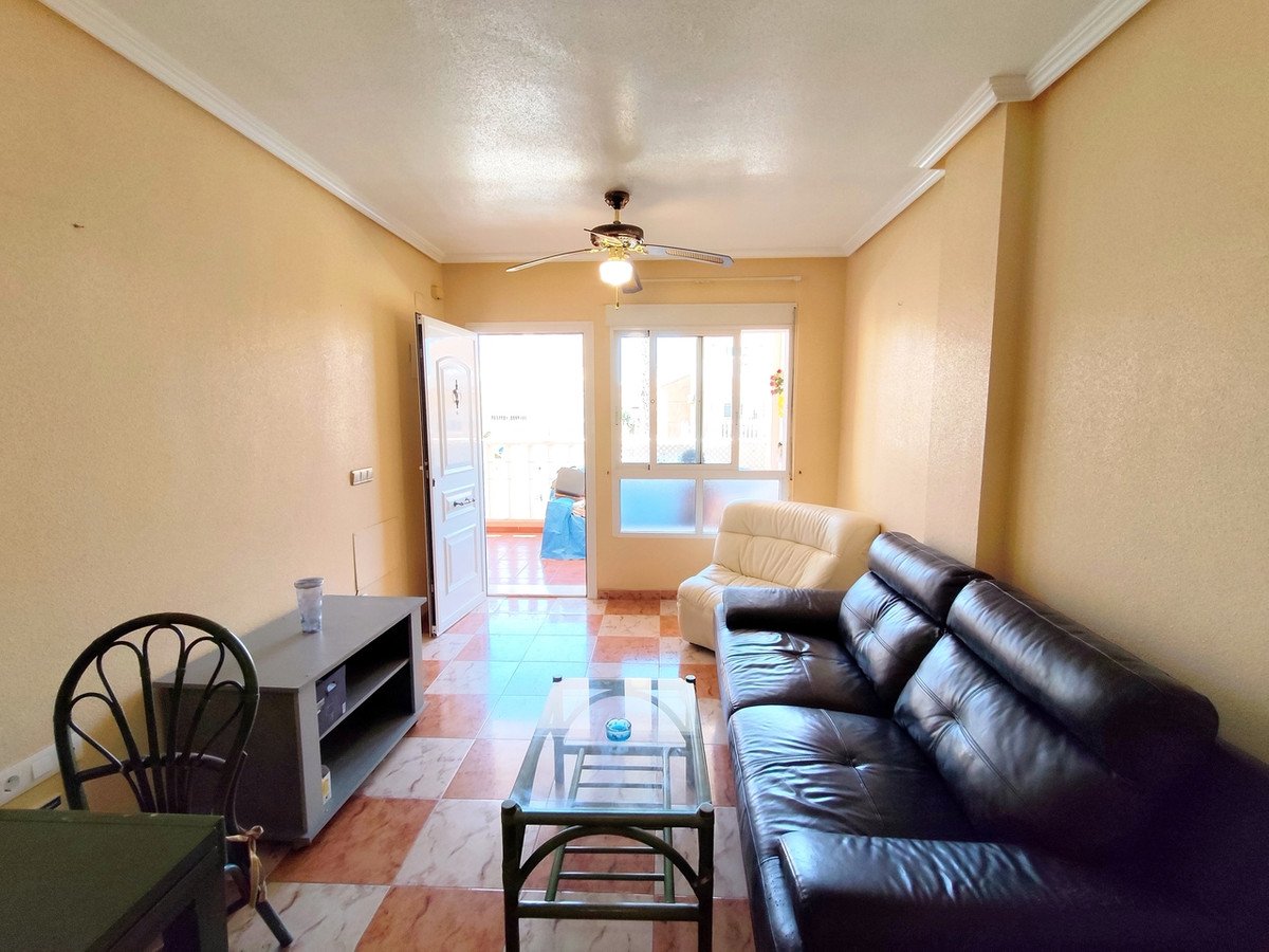 2 Bed Middle Floor Apartment in Villamartin