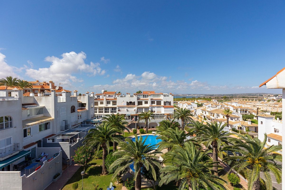 1 Bed Top Floor Apartment in La Mata