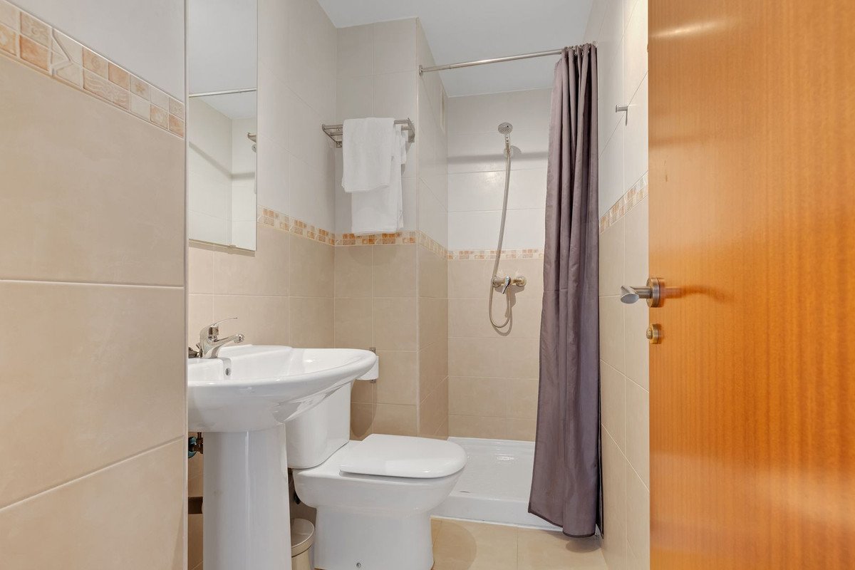2 Bed Middle Floor Apartment in Fuengirola