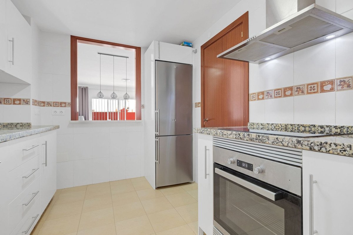 2 Bed Middle Floor Apartment in Fuengirola