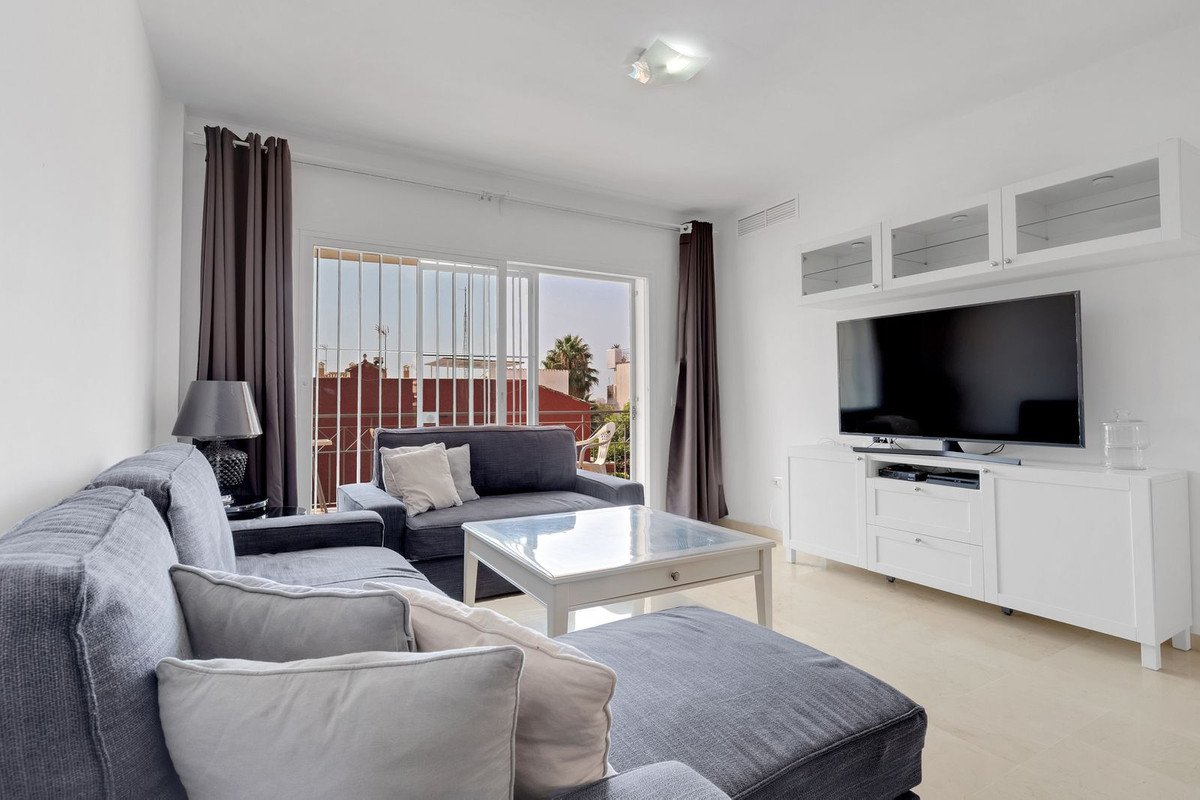 2 Bed Middle Floor Apartment in Fuengirola