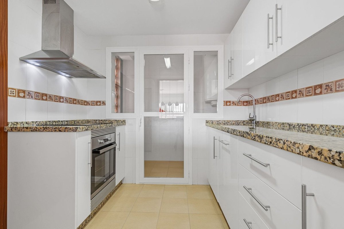 2 Bed Middle Floor Apartment in Fuengirola