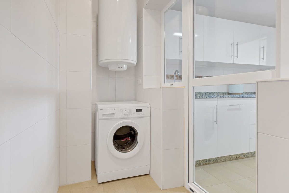 2 Bed Middle Floor Apartment in Fuengirola