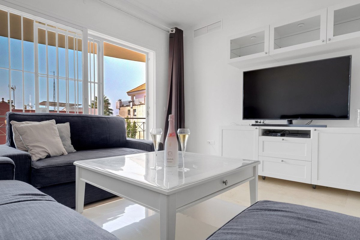 2 Bed Middle Floor Apartment in Fuengirola