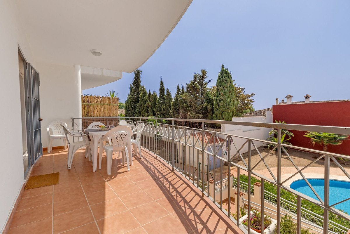 2 Bed Middle Floor Apartment in Fuengirola