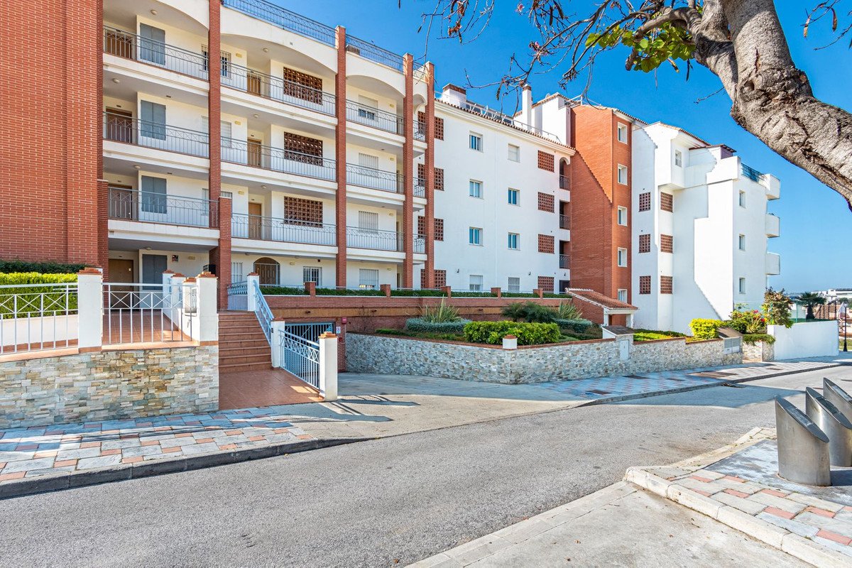 2 Bed Middle Floor Apartment in Fuengirola