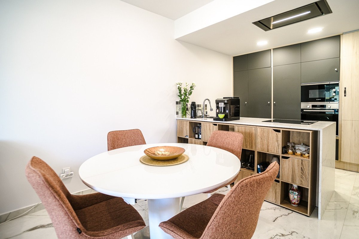 2 Bed Middle Floor Apartment in Torrevieja