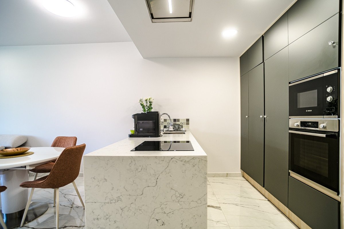 2 Bed Middle Floor Apartment in Torrevieja
