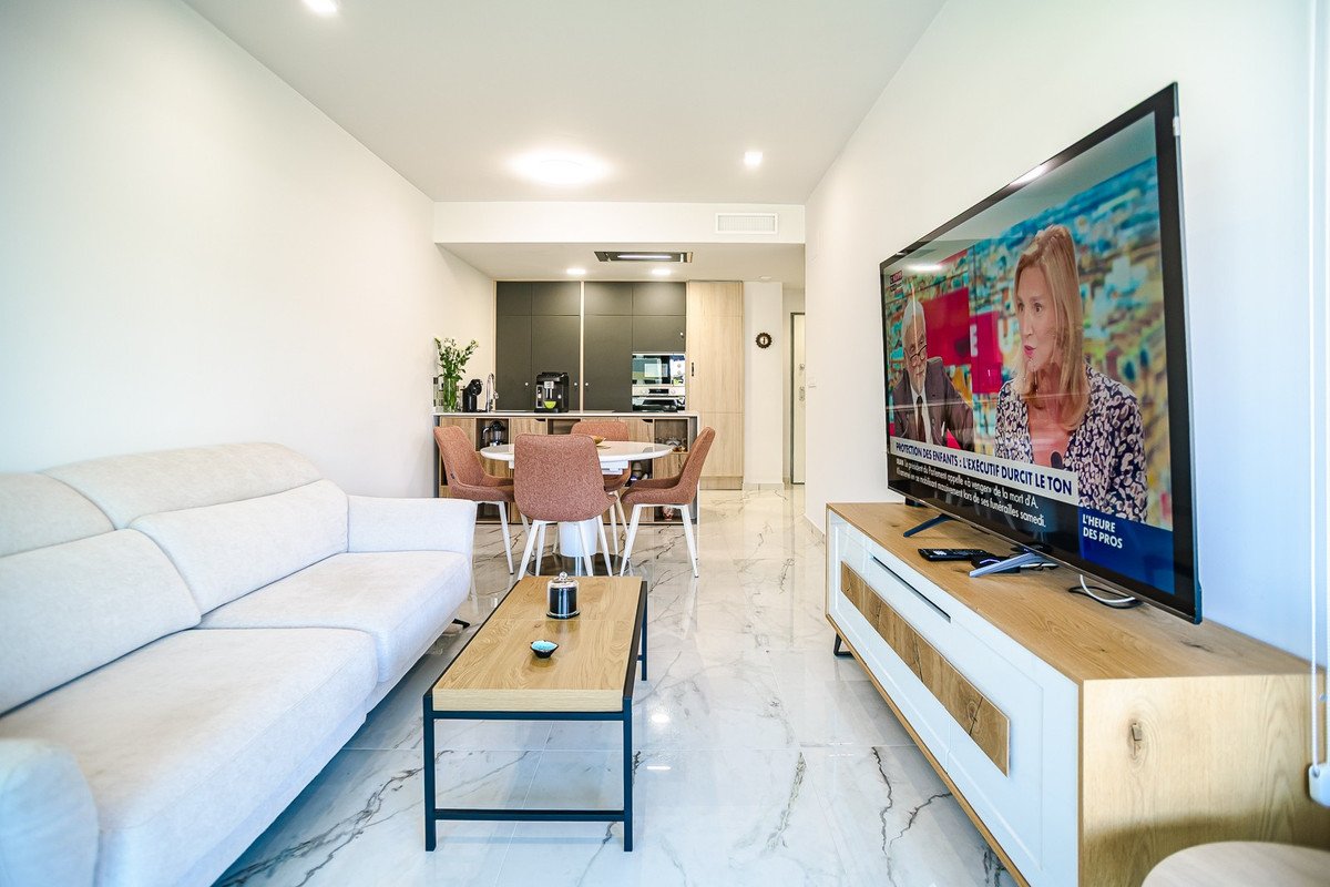 2 Bed Middle Floor Apartment in Torrevieja