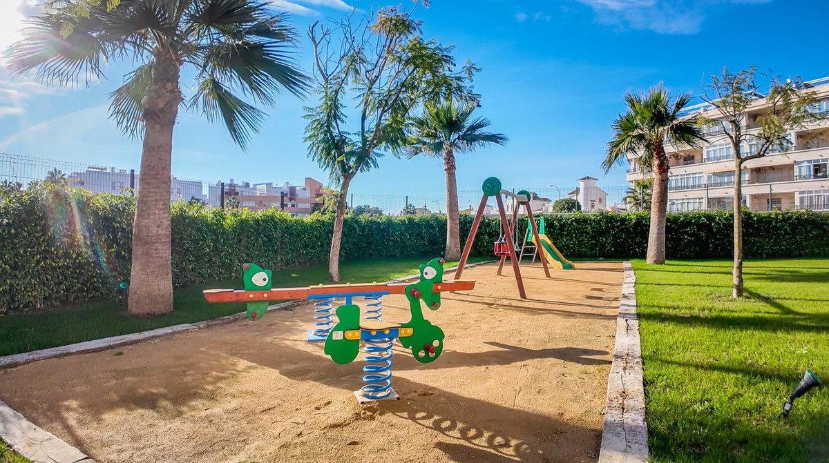 2 Bed Middle Floor Apartment in Torrevieja
