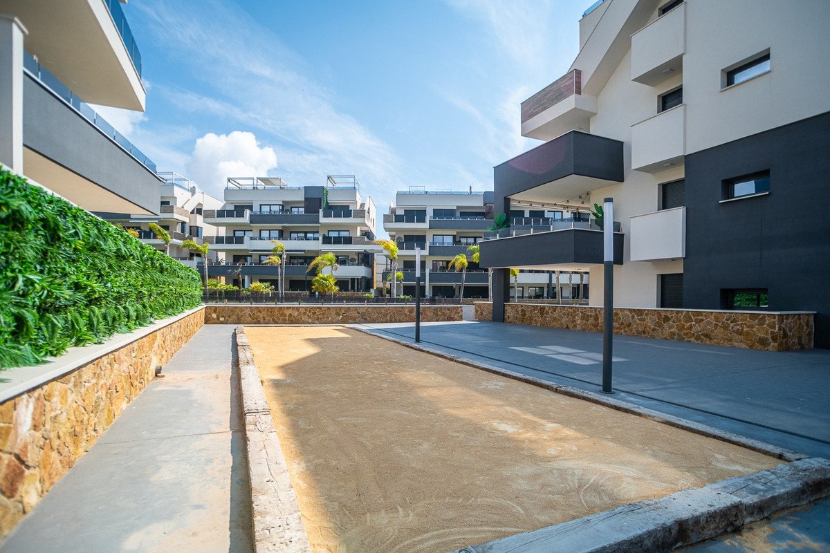 2 Bed Middle Floor Apartment in Torrevieja
