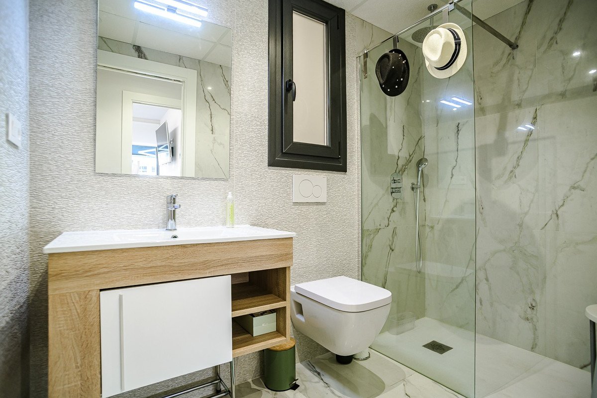2 Bed Middle Floor Apartment in Torrevieja