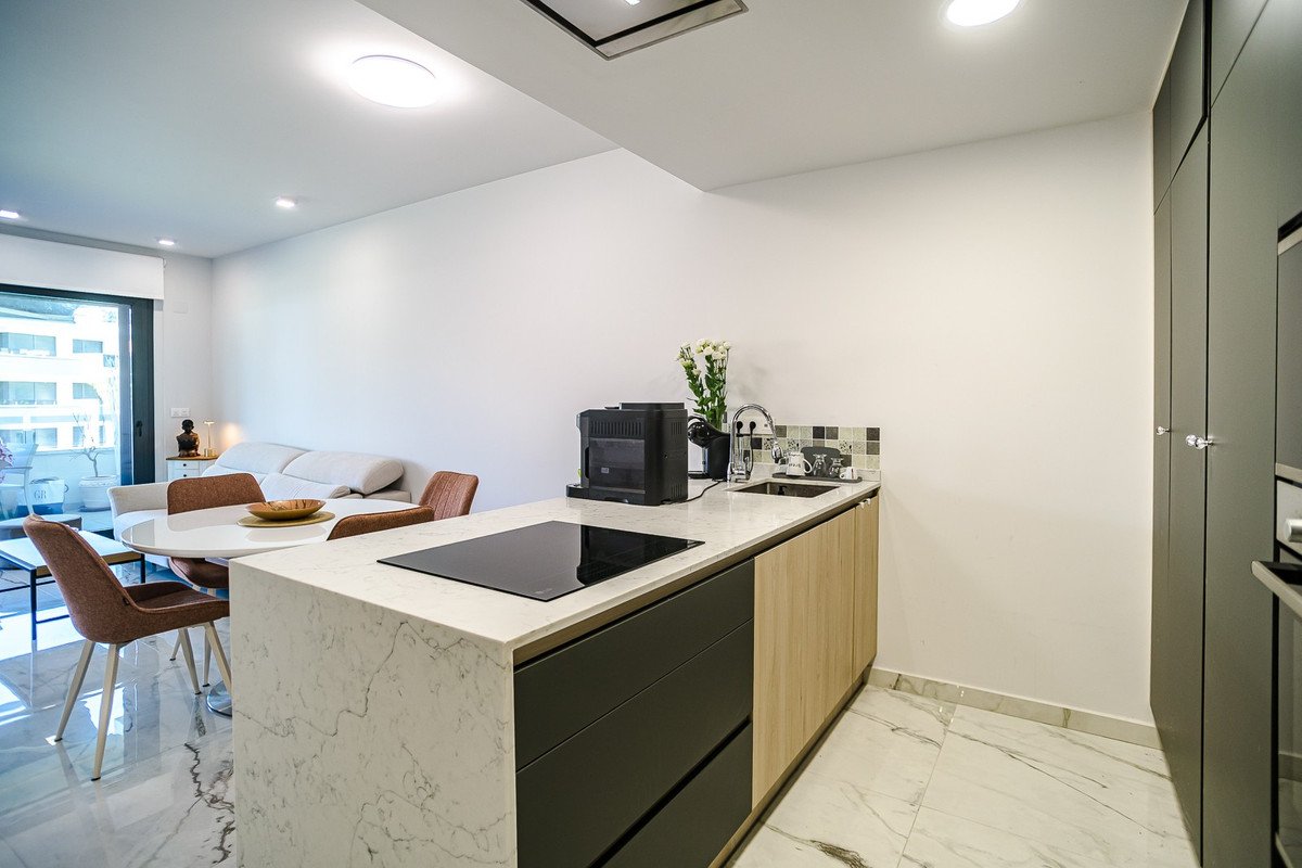 2 Bed Middle Floor Apartment in Torrevieja