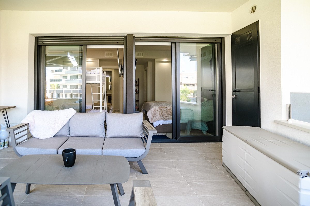 2 Bed Middle Floor Apartment in Torrevieja