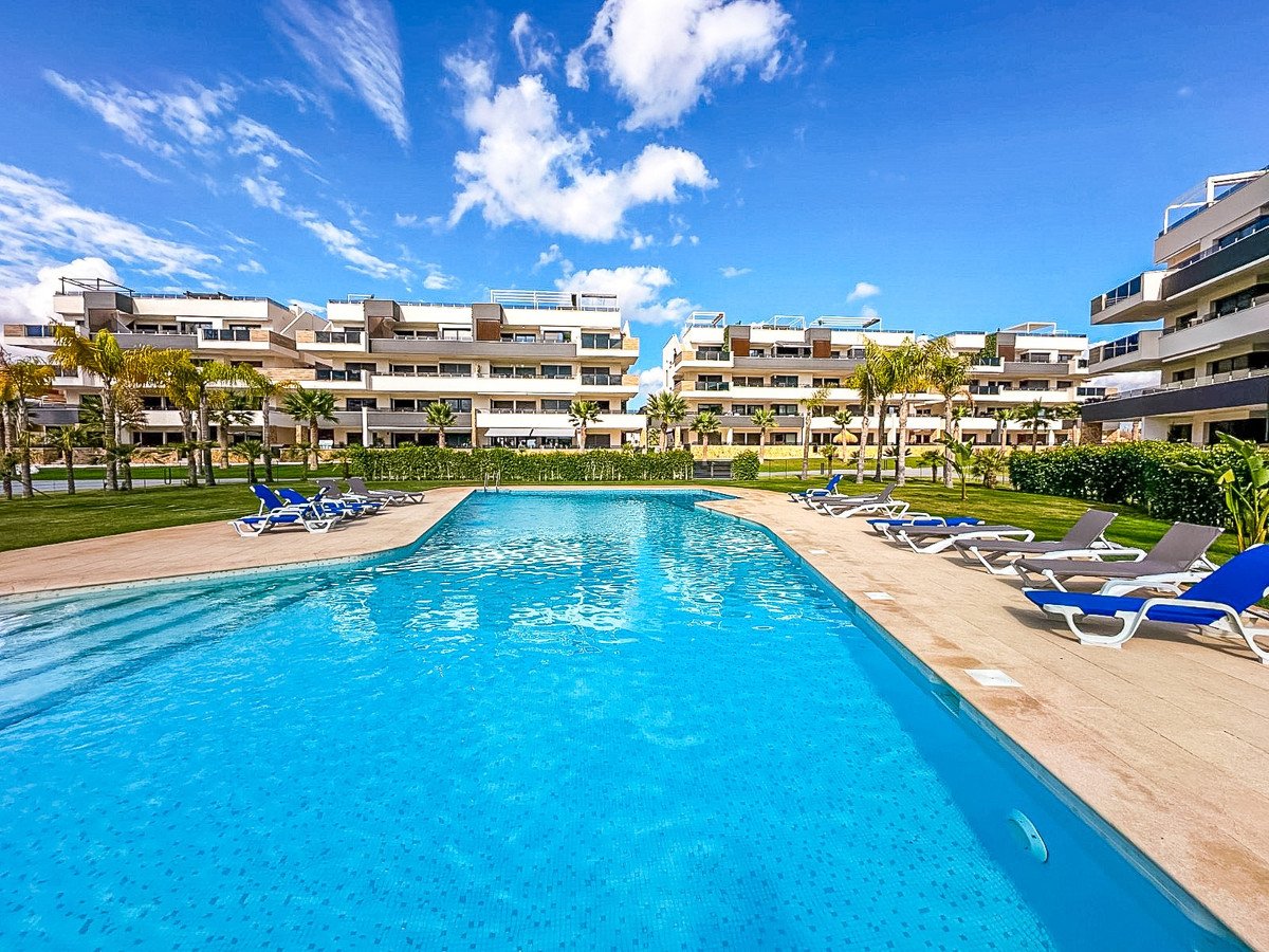 2 Bed Middle Floor Apartment in Torrevieja