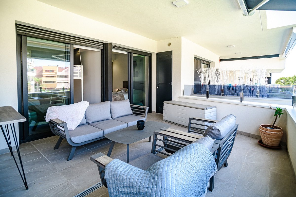 2 Bed Middle Floor Apartment in Torrevieja