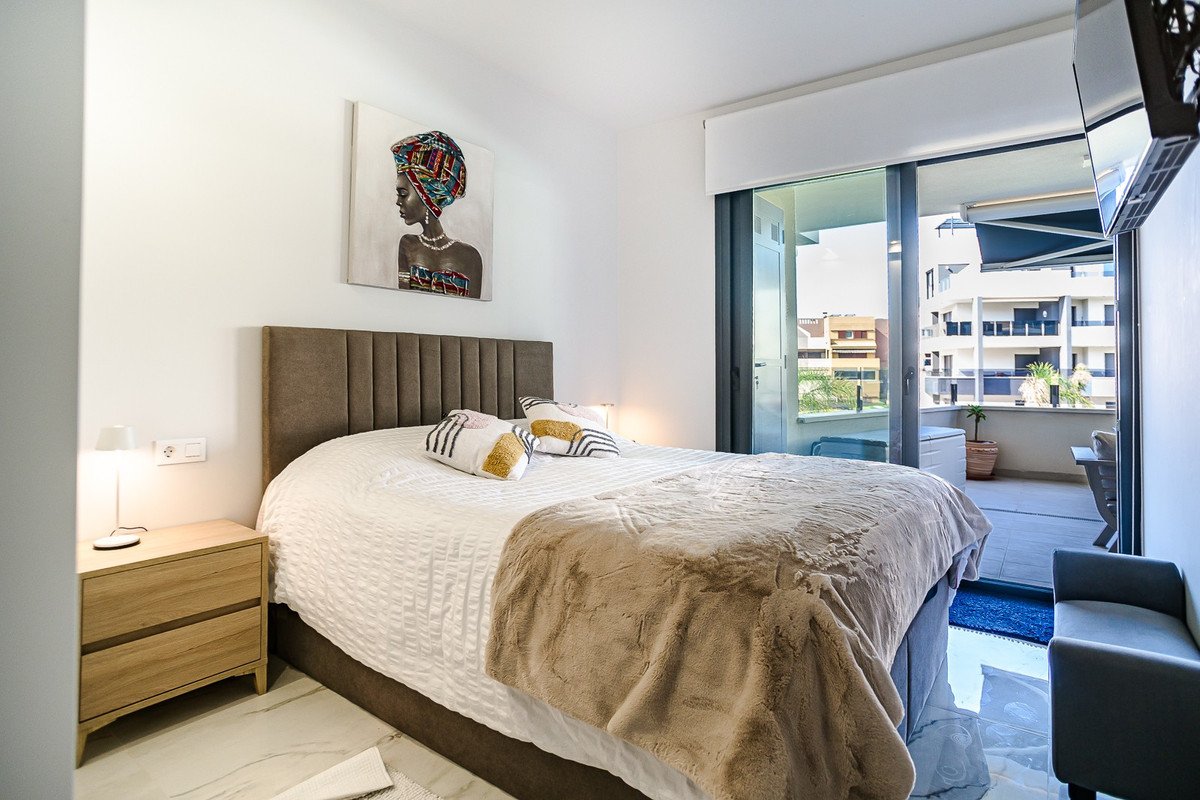 2 Bed Middle Floor Apartment in Torrevieja
