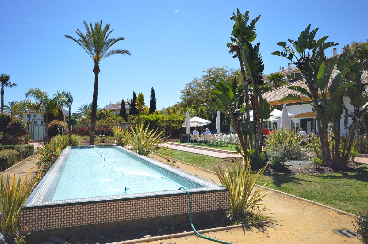 2 Bed Middle Floor Apartment in Nueva Andalucía